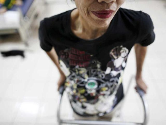 A patient makes her way through a hospice for those dying of AIDS at Buddhist temple Wat Prabat Nampu on World AIDS Day in Lopburi. Reuters Photo