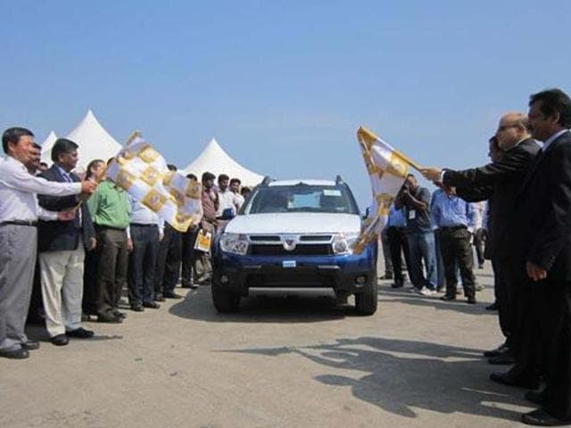 Renault-India-has-flagged-off-its-export-operations-with-the-shipment-of-the-first-batch-of-Dacia-badged-Duster-SUVs-from-Ennore-port-in-Chennai Renault-India-has-flagged-off-its-export-operations-with-the-shipment-of-the-first-batch-of-Dacia-badged-Duster-SUVs-from-Ennore-port-in-Chennai