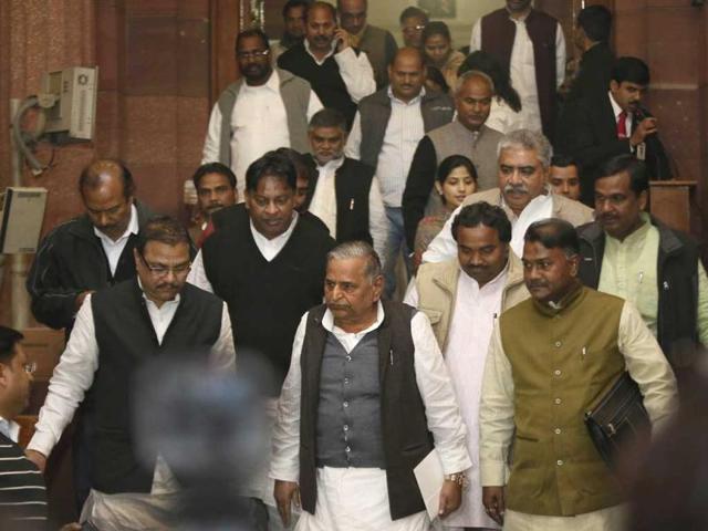 Samajwadi Party leader Mulayam Singh Yadav talks to the media staging a walkout from Lok Sabha just before the voting on FDI in New Delhi. The government won the vote. (AP Photo)