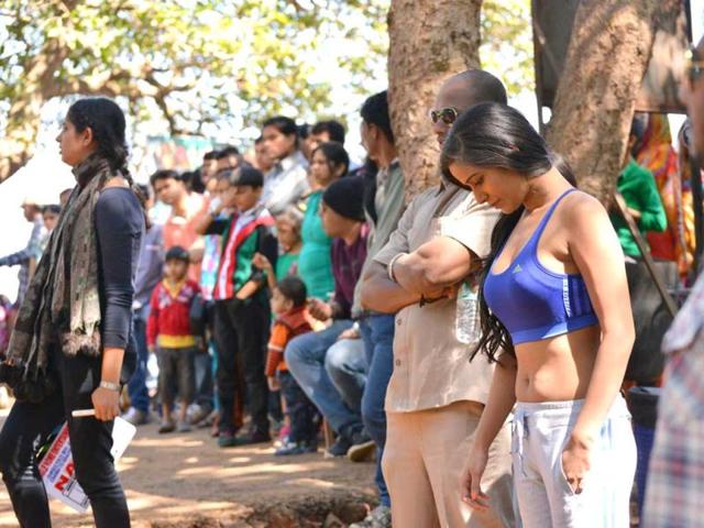 Not only this, the exact number of security men - 100- were used during the shoot of Dabangg shoot too.