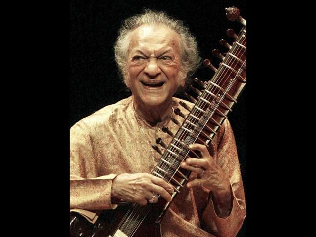 Indian-sitar-player-Ravi-Shankar-performs-during-his-concert-at-the-Vienna-State-Opera-House-in-conjunction-with-the-Jazz-Festival-Vienna-in-this-July-2-2005-file-photo