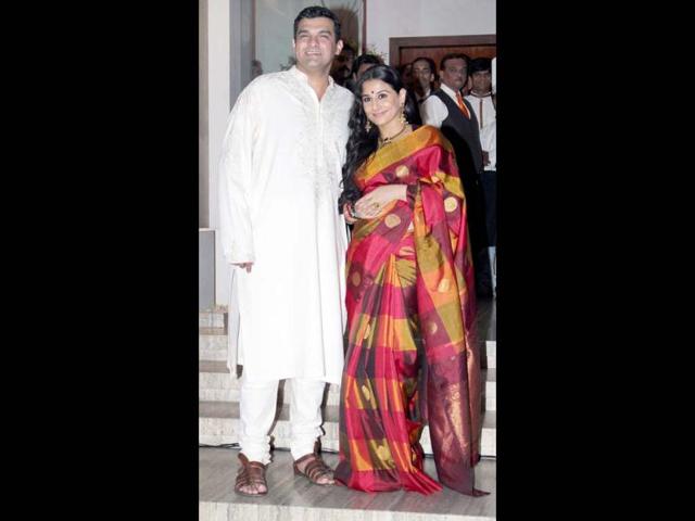 Later that night, the two happily posed for pictures, their first official photo as a couple. On the occasion of the sangeet, a private dinner was held only for the families of the bride and groom.