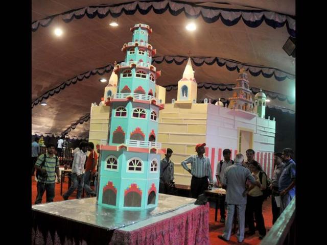 Replica of Pagoda displaying made by Nilgiri's bakery on display at the 38th Annual Cake Exhibition held as a part of Christmas and New Year celebrations in Bangalore. UNI
