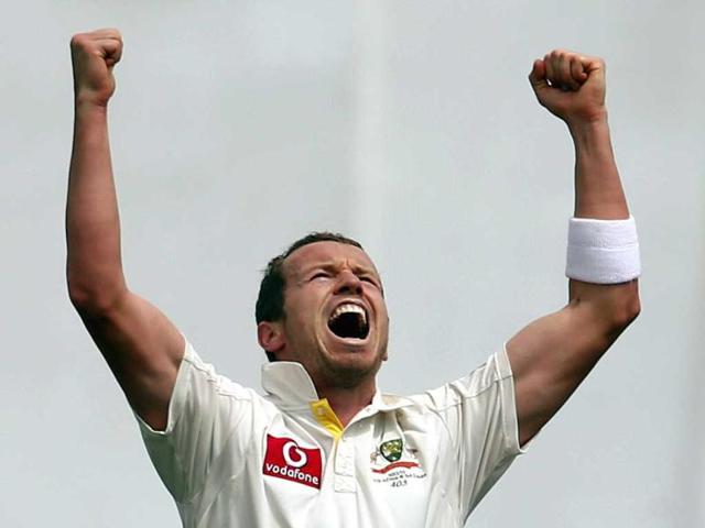 Australia's Peter Siddle celebrates appealing successfully for LBW to dismiss Sri Lanka's Angelo Mathews for 75 runs during the third day's play in the first cricket test match at Bellerive Oval in Hobart. Reuters