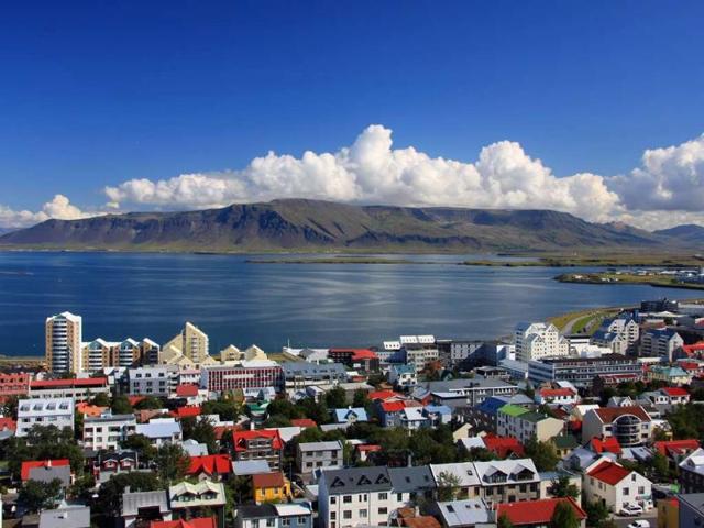 Tourism-in-Iceland-increased-by-almost-20-in-2012-Photo-AFP-Hannamariah-shutterstock-com
