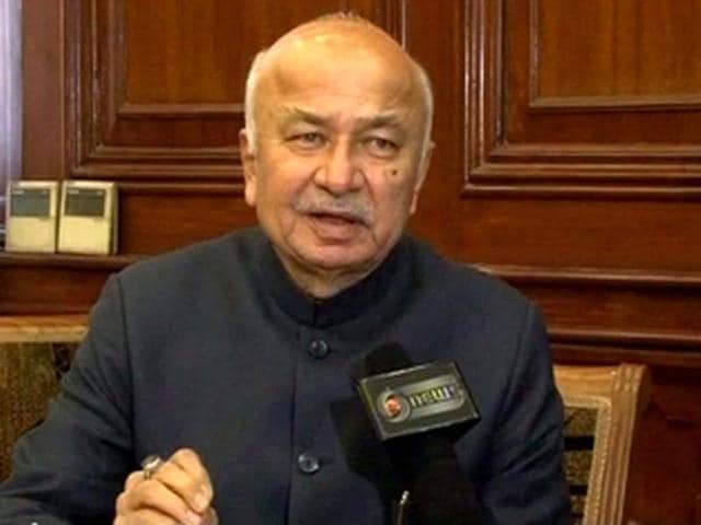 The-parallels-between-Sushilkumar-Shinde-left-and-Zail-Singh-are-uncanny-Both-are-Dalits-both-were-CMs-with-a-limited-political-base-and-both-are-seen-as-Gandhi-family-retainers