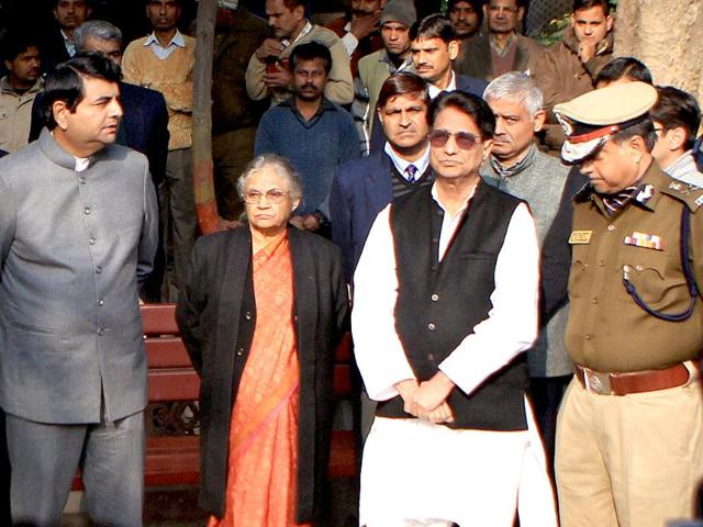 Union minister Ajit Singh, Delhi CM Sheila Dikshit, MoS for home RPN Singh, MP Jayant Chaudhary, home secretary RK Singh and police commissioner Neeraj Kumar during the cremation of constable Subhash Chand Tomar in New Delhi. PTI/ Manvender Vashist
