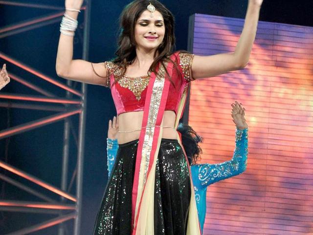 Prachi was also seen in a black shimmery lehenga and a bright pink blouse while performing at the event.