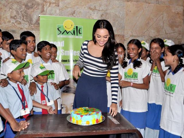 Sonakshi Sinha cut a cake with the kids of the NGO Smile Foundation.