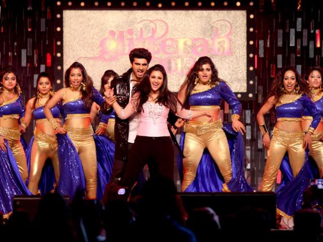 Ishaqzaade stars Arjun Kapoor and Parineeti Chopra perform at the event Glitterati 2013 at Aamby Valley City.