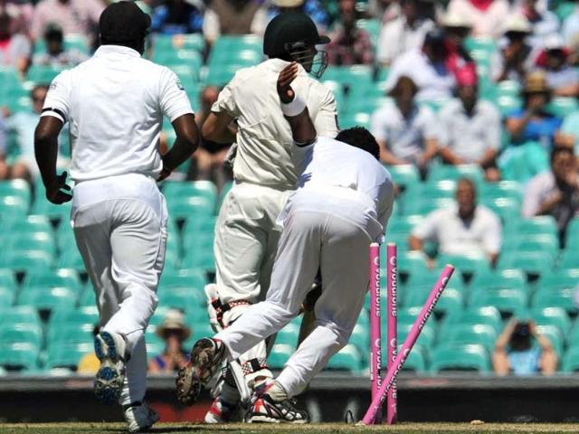 Australian batsman Ed Cowan (C) is run out on day two of the third cricket Test between Sri Lanka and Australia at the Sydney Cricket Ground. AFP Poto