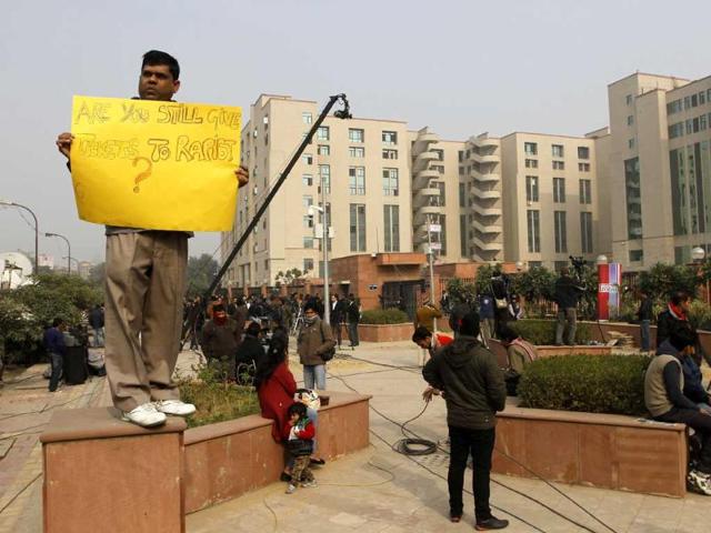 A protester displaying a poster outside the District Saket Court while waiting for Delhi police to file chargesheet against the accused in the Delhi gangrape case. HT/Arijit Sen