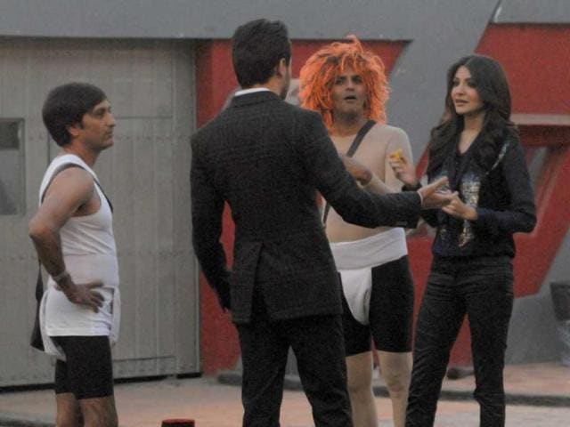 Imran Khan and Anushka Sharma visited Bigg Boss 6 house The two will be soon seen together in Matru Bijlee Ka Mandola.