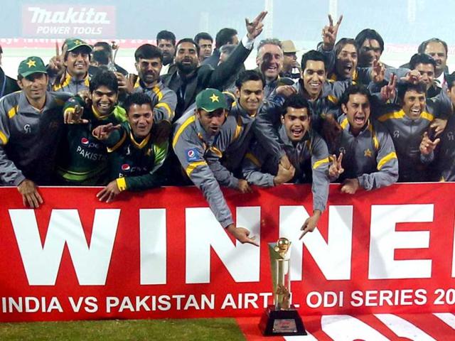 Pakistani team celebrate with winning trophy after India-Pakistan last ODI match at Feroz Shah Kotla Stadium in New Delhi. PTI Photo