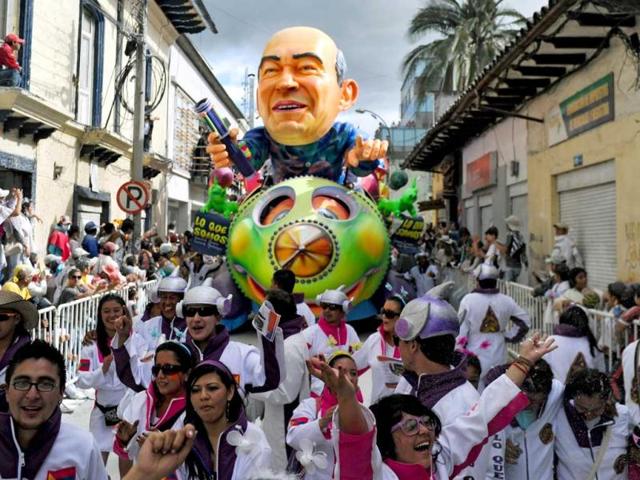 Revelers take part in the "White Day" parade, during the Carnival of Blacks and Whites in Pasto, Colombia. (AFP Photo)