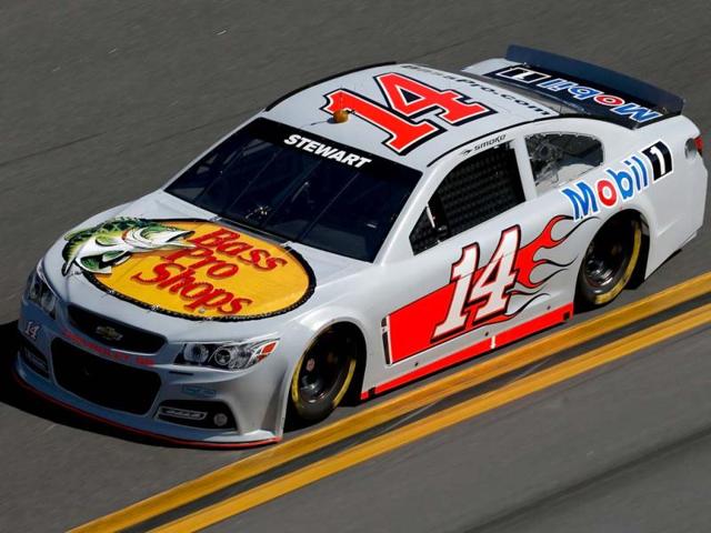 Tony Stewart, drives the #14 Chevrolet during NASCAR Sprint Cup Series Preseason Thunder testing at Daytona International Speedway in Daytona Beach, Florida. (AFP Photo)