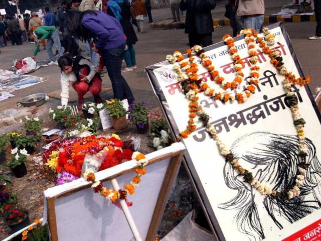 Students pay tribute to the victim of gangrape and murder at Jantar Mantar in New Delhi. PTI Photo