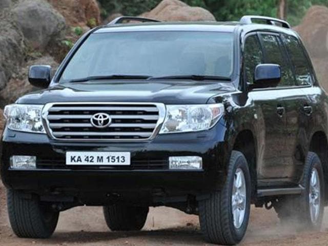 Toyota-Land-Cruiser Toyota-Land-Cruiser