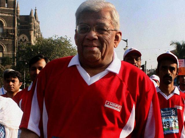 Chairman of Housing Development Finance Corporation Deepak Parekh participates in Standard Chartered Marathon in Mumbai. PTI