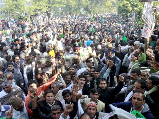 Supporters of INLD shout slogans outside Rohini Court in support of former Haryana chief minister Om Prakash Chautala in New Delhi. (Photo by Sonu Mehta/ Hindustan Times)