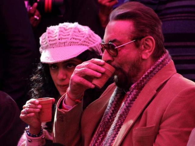 Actor Kabir Bedi with his companion having tea at the Jaipur Literature Festival 2013 in Jaipur. Agencies