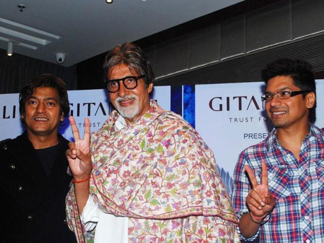 Bollywood star Amitabh Bachchan, composer and singer Adesh Srivastav with singer Shaan at a press conference to announce live concert Global Sound of Peace. (UNI PHOTO) Bollywood star Amitabh Bachchan, composer and singer Adesh Srivastav with singer Shaan at a press conference to announce live concert Global Sound of Peace. (UNI PHOTO)