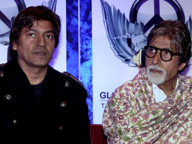 Amitabh-Bachchan-R-and-composer-and-singer-Aadesh-Shrivastava-in-Mumbai-AFP-PHOTO