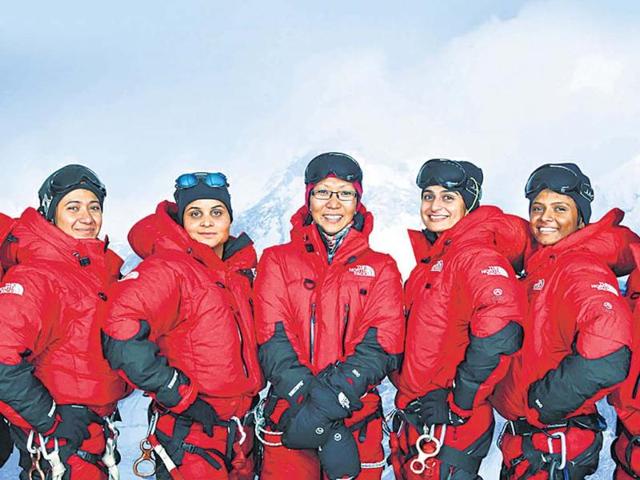Major-Neha-Bhatnagar-extreme-right-with-the-expedition-team Major-Neha-Bhatnagar-extreme-right-with-the-expedition-team