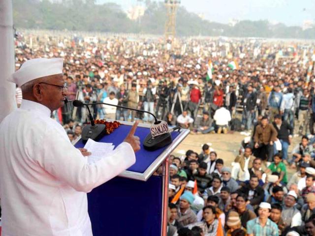 Social activist Anna Hazare addresses peopel during the Jantantra rally in Patna. (UNI Photo)