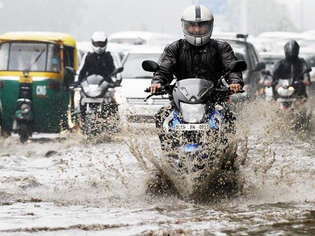 A motorcyclist wades through clogged road in New Delhi after persistant rains lashed the capital. HT/Arvind Yadav