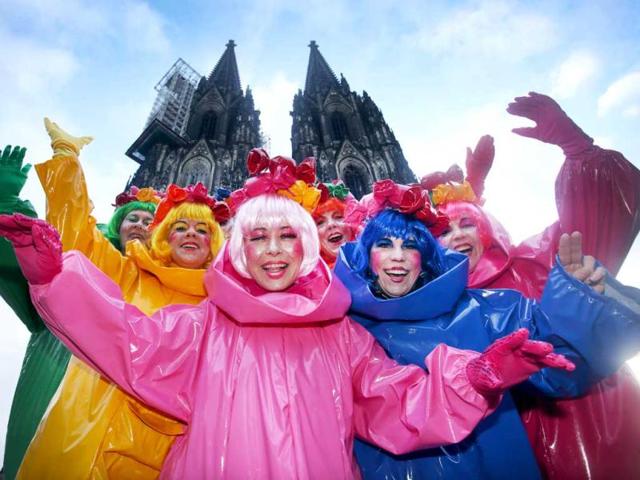 Fools standing in front of Cologne's landmark, the Cathedral, celebrate the beginning of the street carnival in Cologne, western Germany as the hot carnival season was launched. AFP Photo