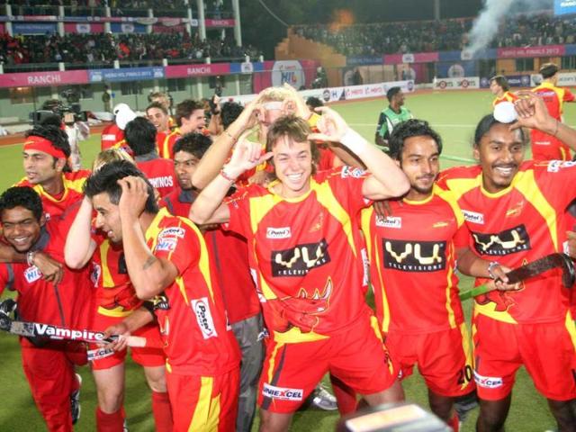 Jubilant Ranchi Rhinos team after winning the Hockey India League(HIL) final match at Astro stadium in Ranchi. HT/Diwakar Prasad