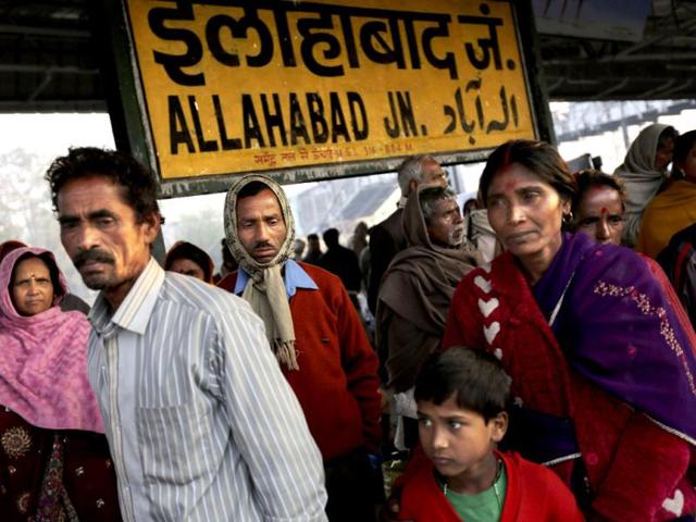 Allahabad stampede: UP guv summons CM Akhilesh - Hindustan Times