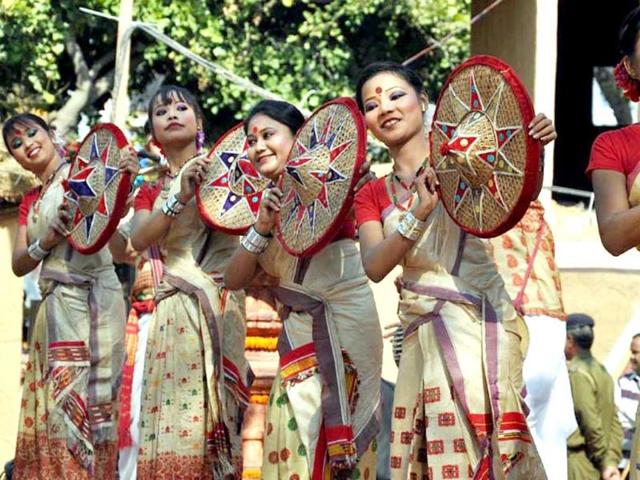 Dancers performing at the ongoing Surajkund International Crafts Mela at Surajkund. Photo: UNI