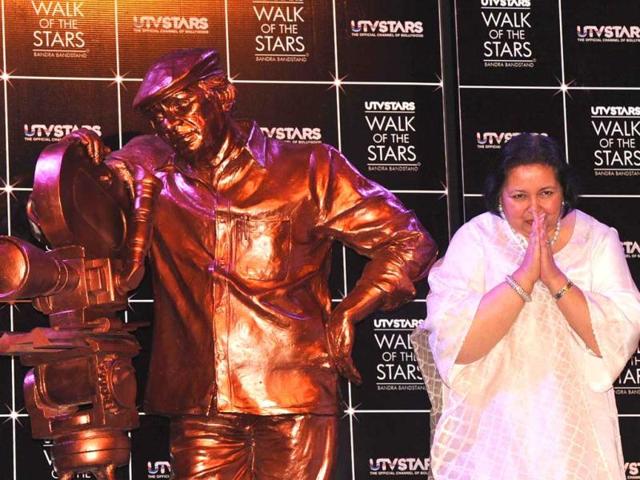 Pamela-Chopra-poses-during-the-unveiling-of-a-UTV-STARS-walk-of-the-stars-bronze-statue-of-her-late-husband-and-Bollywood-stalwart-Yash-Chopra-in-Mumbai Pamela-Chopra-poses-during-the-unveiling-of-a-UTV-STARS-walk-of-the-stars-bronze-statue-of-her-late-husband-and-Bollywood-stalwart-Yash-Chopra-in-Mumbai