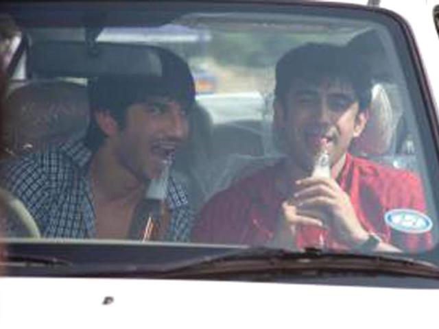 The film shows lead actors Sushant Singh Rajput, Raj Kumar Yadav and Amit Sadh as best friends.