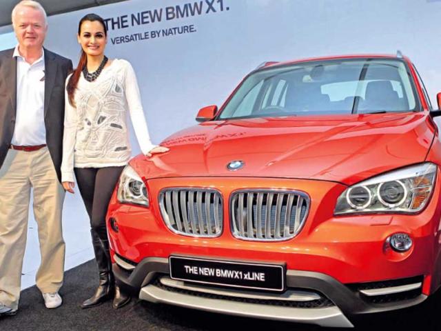 BMW-Group-president-Philipp-Von-Sahr-and-Bollywood-actress-Dia-Mirza-with-the-refreshed-BMW-X1 BMW-Group-president-Philipp-Von-Sahr-and-Bollywood-actress-Dia-Mirza-with-the-refreshed-BMW-X1