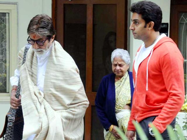 Amitabh Bachchan and Abhishek Bachchan in Bhopal for Prakash Jha's Satyagraha.