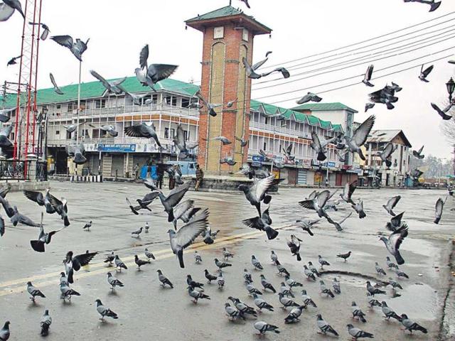 A-week-after-the-execution-of-Afzal-Guru-most-of-the-valley-reels-under-the-curfew-imposed-Waseem-Andrabi-HT-Photo A-week-after-the-execution-of-Afzal-Guru-most-of-the-valley-reels-under-the-curfew-imposed-Waseem-Andrabi-HT-Photo