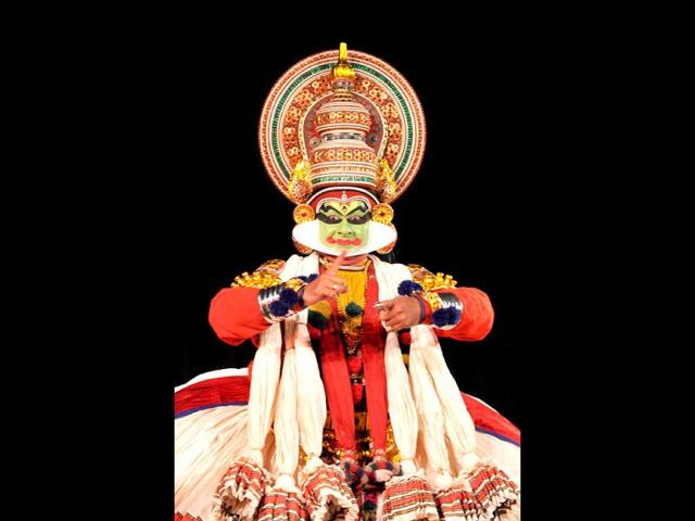 Young Kathakali Dancer Kalamandalam Amaljeeth - disciple of Geeta Chandaran