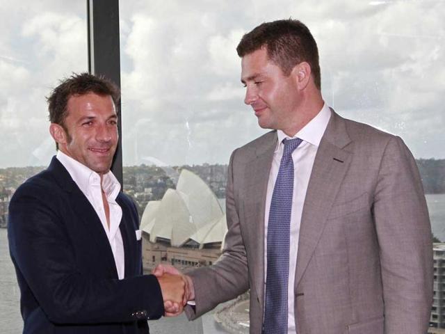 Italian Alessandro Del Piero shakes hands with Sydney FC Chairman Scott Barlow at a news conference in central Sydney. Del Piero confirmed the worst kept secret in Australian soccer on Thursday when the former Italy and Juventus great said he would be staying for a second year at Sydney FC. Reuters/Daniel Munoz