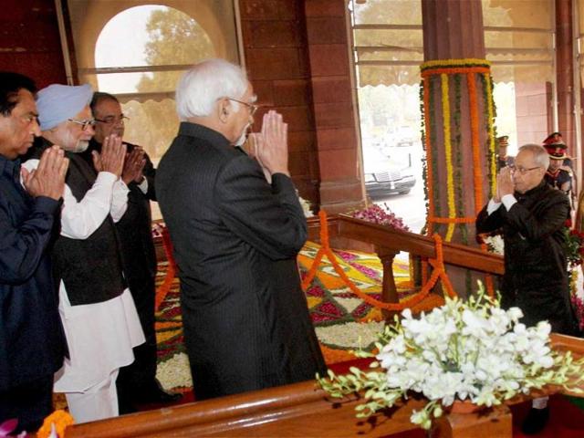 President Pranab Mukherjee being welcome by vice president Hamid Ansari, Prime Minister Manmohan Singh and urban development minister Kamal Nath at the Parliament house during the first day of budget session in New Delhi. PTI Photo