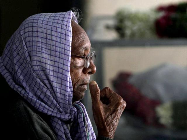 N Kondaiah mourns by the body of his son Venkateshwarulu, killed in the twin bomb blast, at their house in Hyderabad. AP