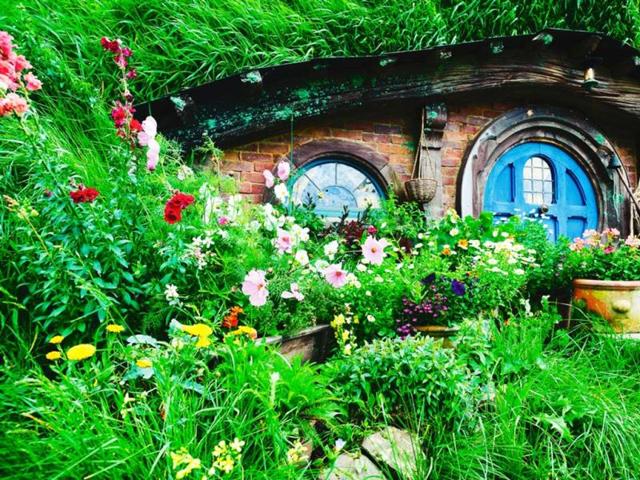 At home in Middle-earth. My precious!