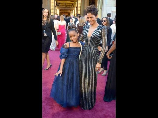 Best Actress nominee Quvenzhané Wallis (L) and actress Halle Berry arrive on the red carpet for the 85th Annual Academy Awards on February 24, 2013 in Hollywood, California. AFP Photo