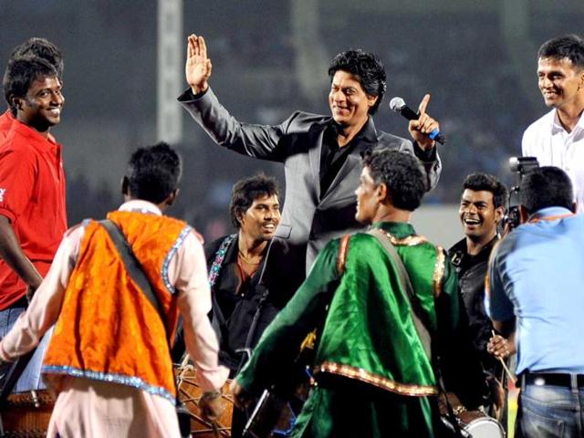 Everyone's clearly happy to have the superstars of Bollywood and cricket world at the stadium. Shah Rukh Khan and Rahul Dravid launch the grand opening ceremony of the Toyota University Cricket Championship (TUCC) first match of the season in Mumbai. (AFP PHOTO)