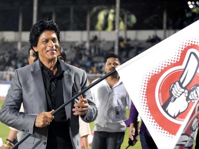Shah Rukh Khan flags the grand opening ceremony of the Toyota University Cricket Championship of the season in Mumbai. The actor simply can't hide his love for cricket. (AFP PHOTO)