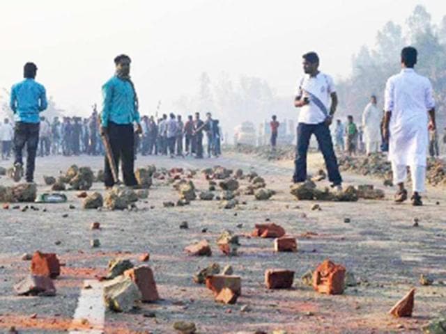 Rioting-sparked-in-Bangladesh-by-a-death-sentence-given-to-Jamaat-e-Islami-leader-Delwar-Hossain-Sayedee-convicted-of-1971-Bangladesh-war-crimes