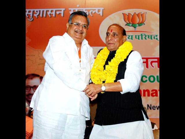 BJP president Rajnath Singh being honoured by Chattisgarh chief minister Raman Singh with a garland at the BJP National Council meeting in New Delhi. UNI
