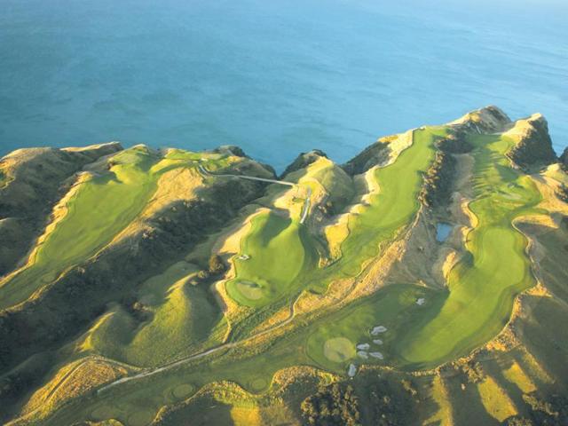 Built on a 5,000-acre former sheep ranch set atop the vertical cliffs that descend into the Pacific Ocean, Cape Kidnappers has some of the most astounding views of any course on earth. Photo: AFP